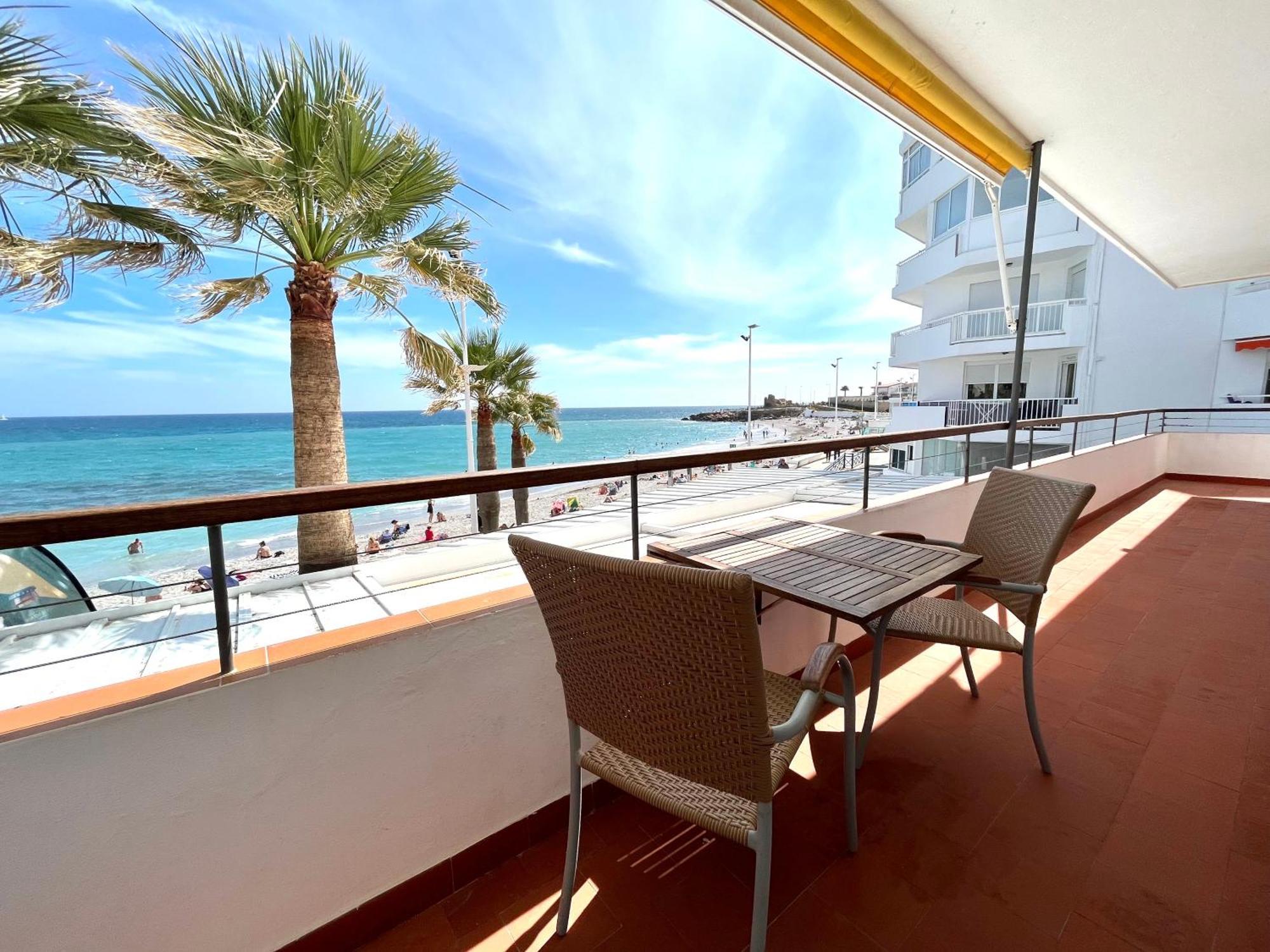 Apartamentos Playa Torrecilla Nerja Dış mekan fotoğraf