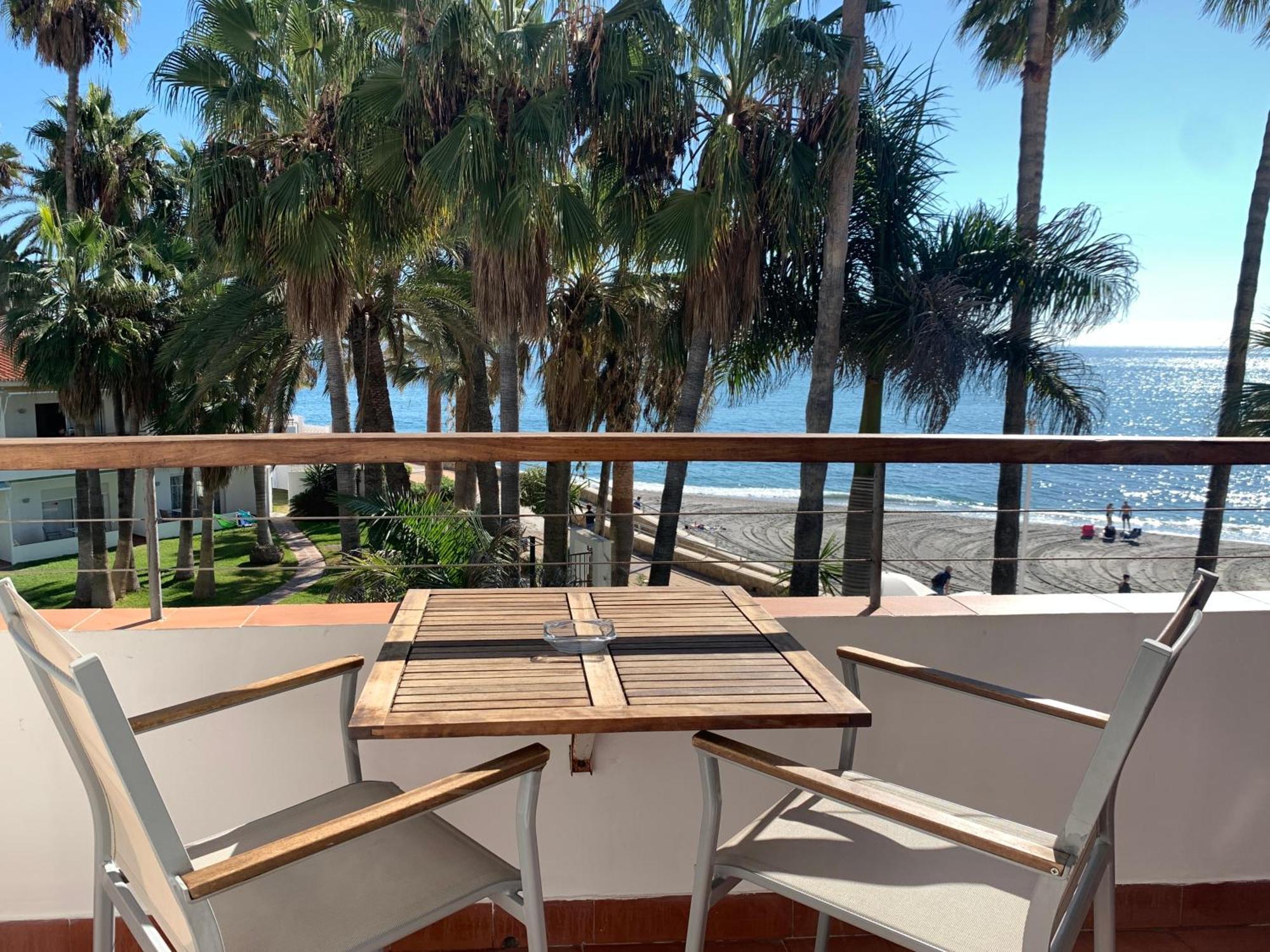 Apartamentos Playa Torrecilla Nerja Dış mekan fotoğraf
