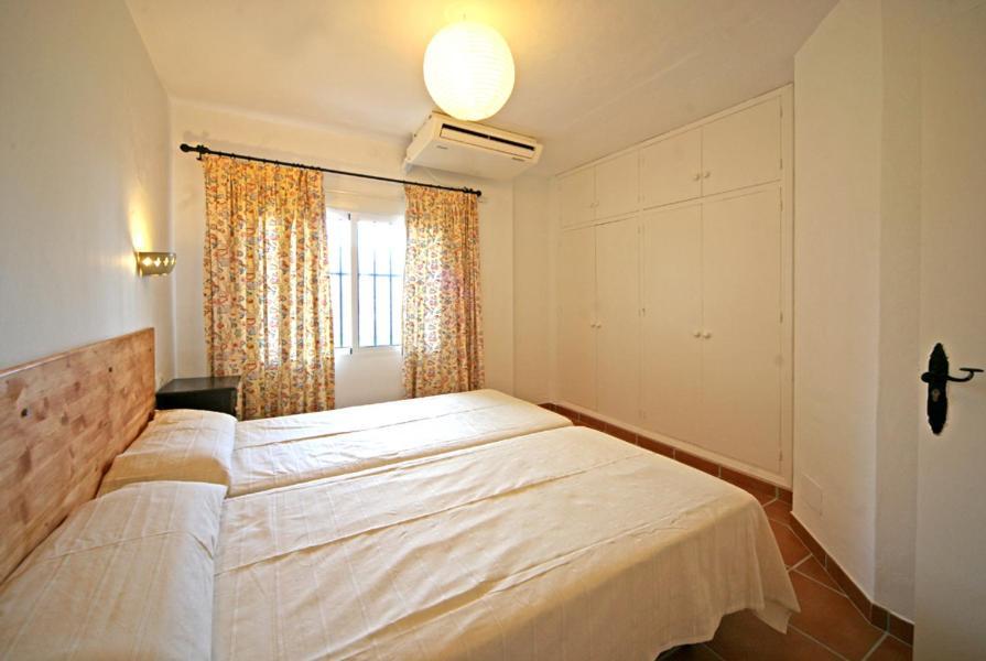 Apartamentos Playa Torrecilla Nerja Oda fotoğraf