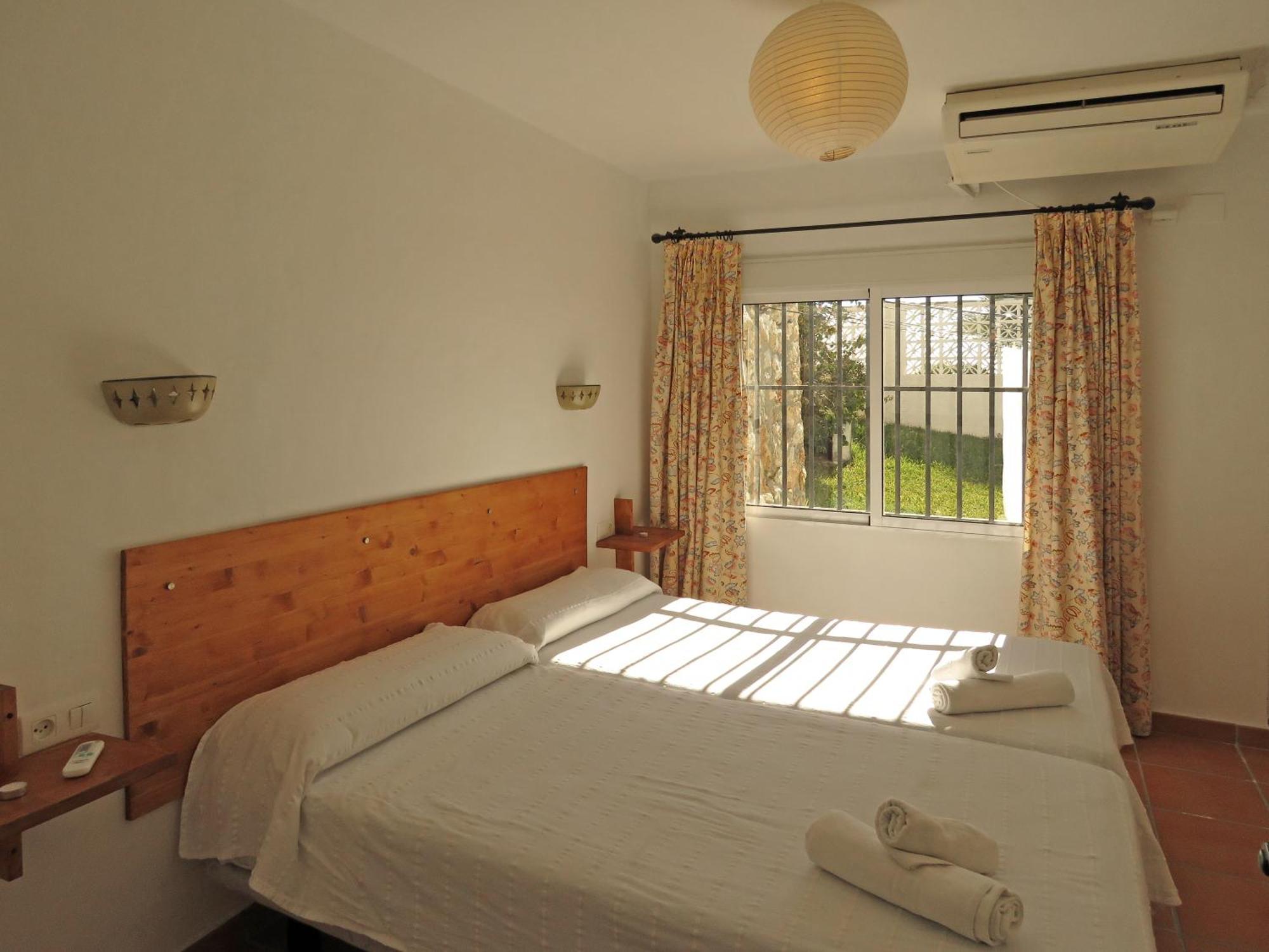 Apartamentos Playa Torrecilla Nerja Oda fotoğraf