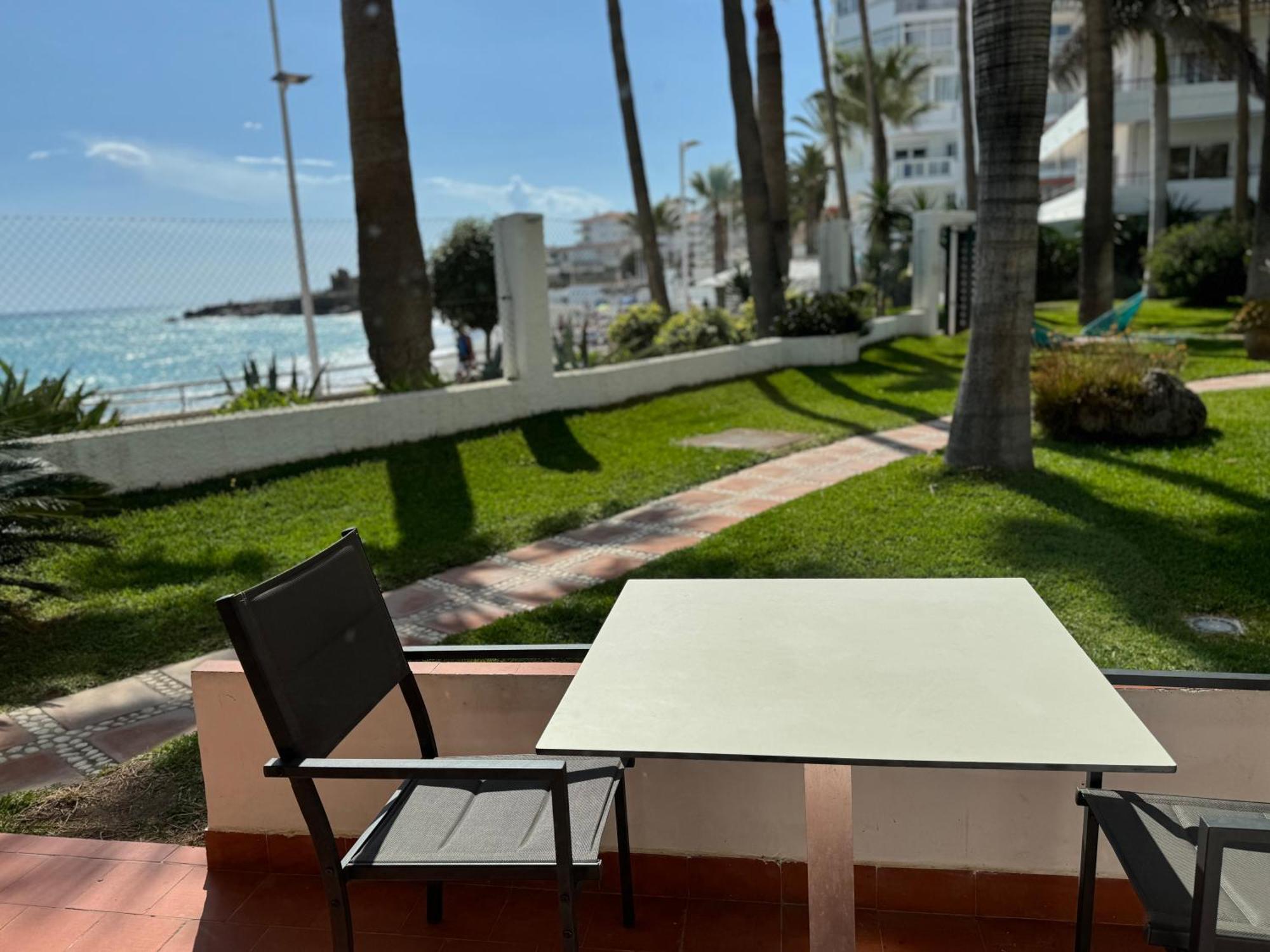Apartamentos Playa Torrecilla Nerja Dış mekan fotoğraf