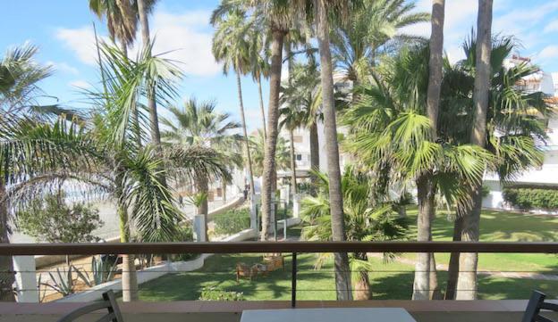 Apartamentos Playa Torrecilla Nerja Oda fotoğraf