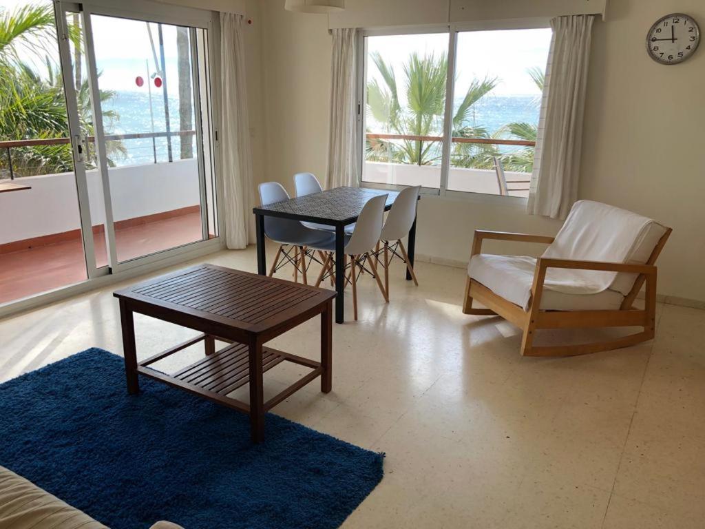 Apartamentos Playa Torrecilla Nerja Oda fotoğraf