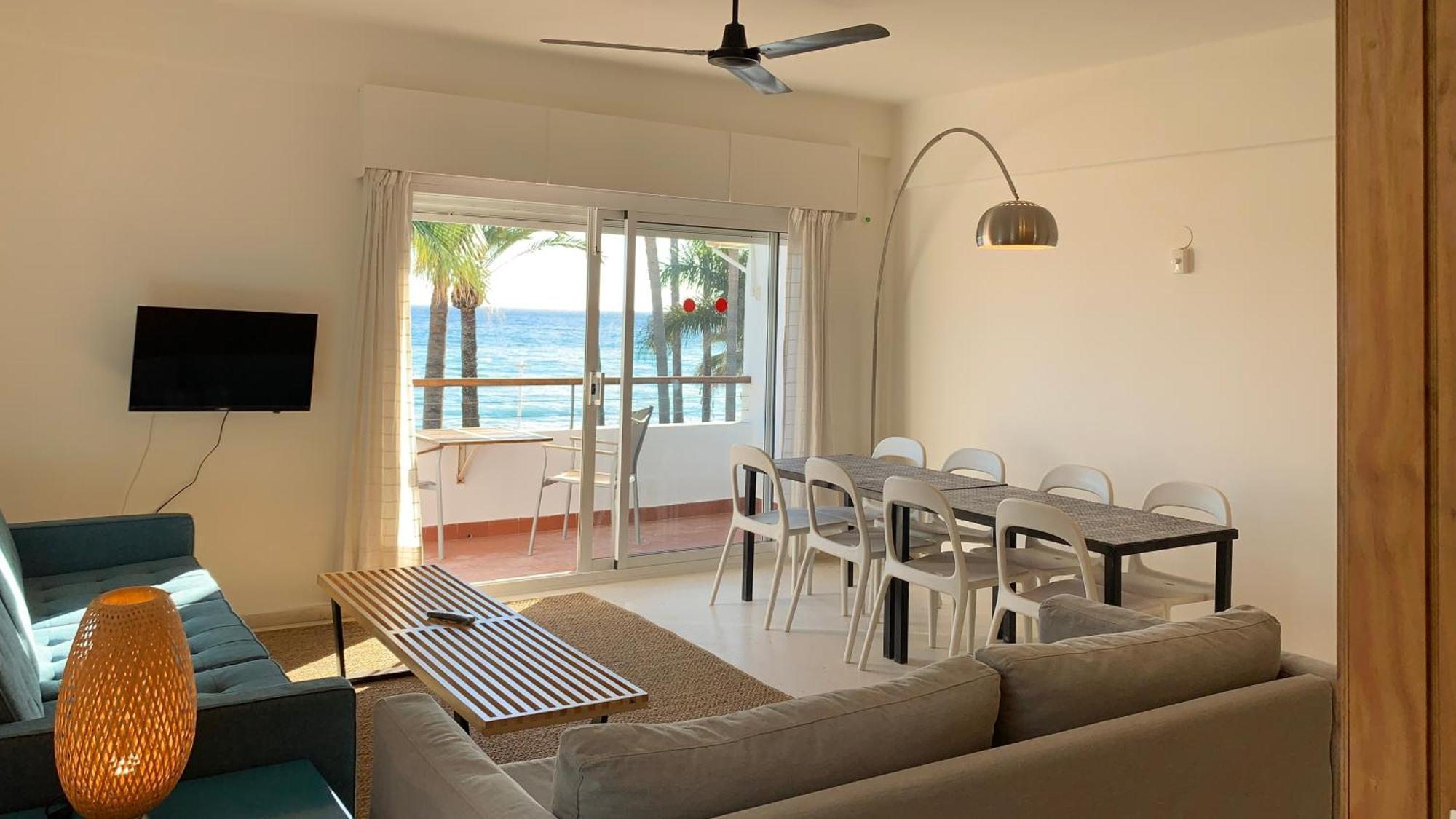 Apartamentos Playa Torrecilla Nerja Oda fotoğraf