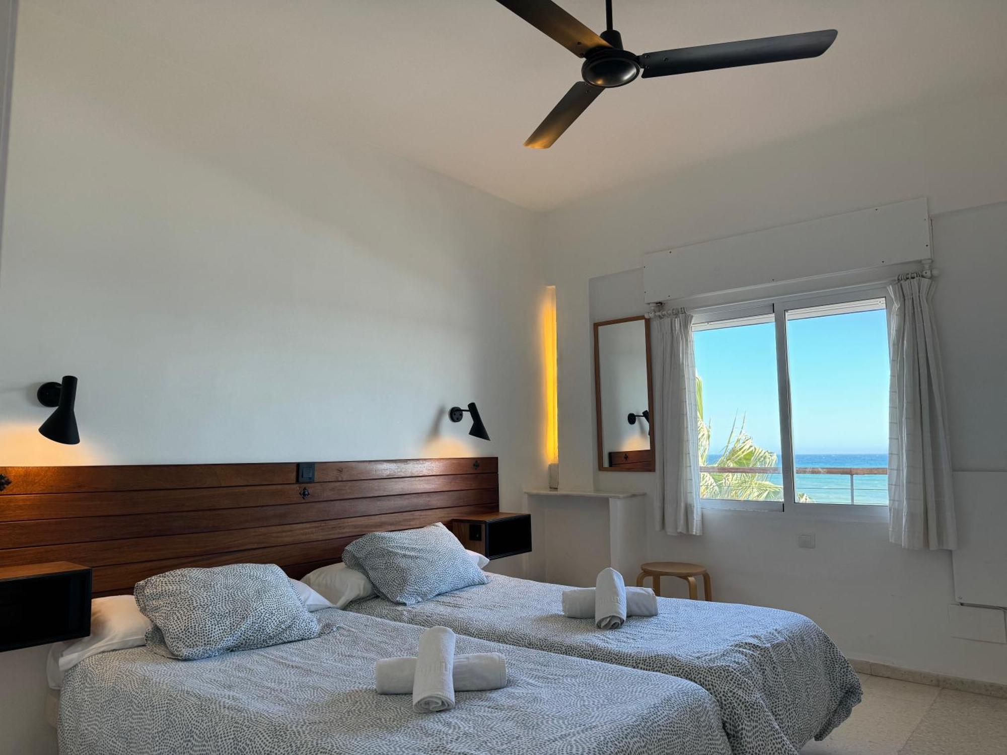 Apartamentos Playa Torrecilla Nerja Dış mekan fotoğraf