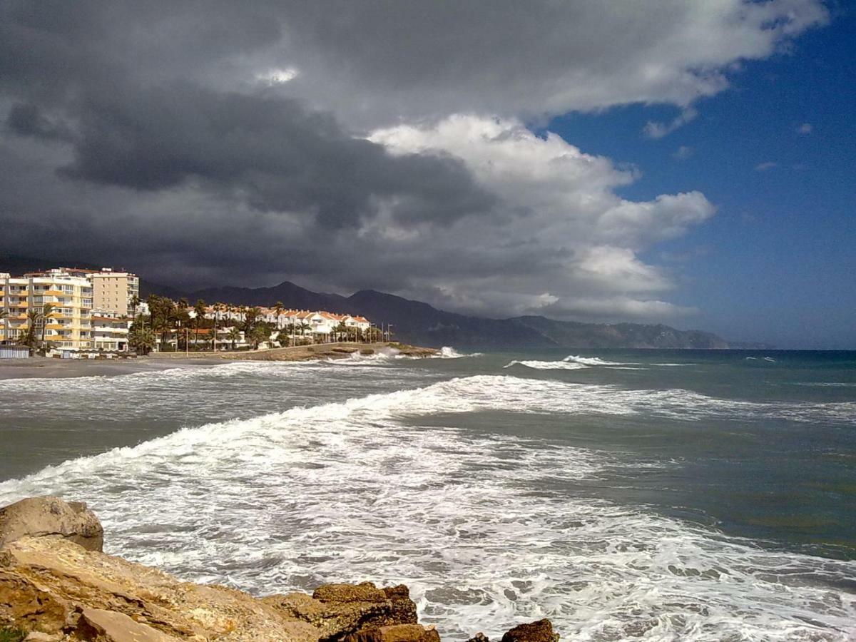 Apartamentos Playa Torrecilla Nerja Dış mekan fotoğraf