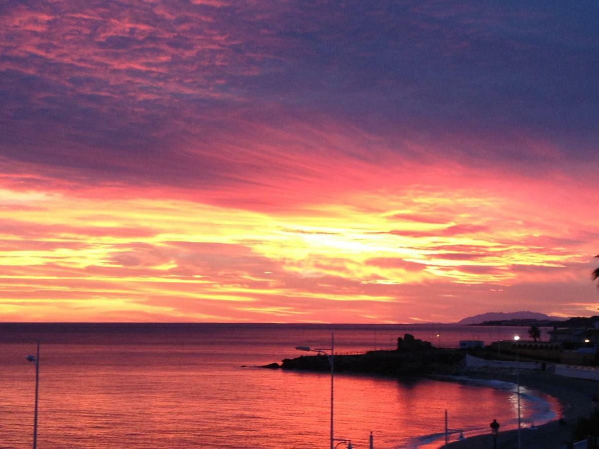 Apartamentos Playa Torrecilla Nerja Dış mekan fotoğraf